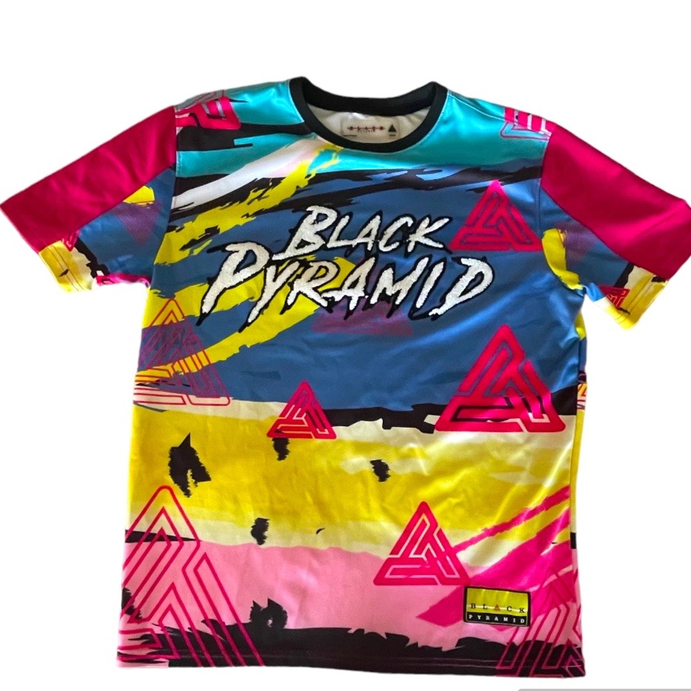 Black pyramid, Large, multi color